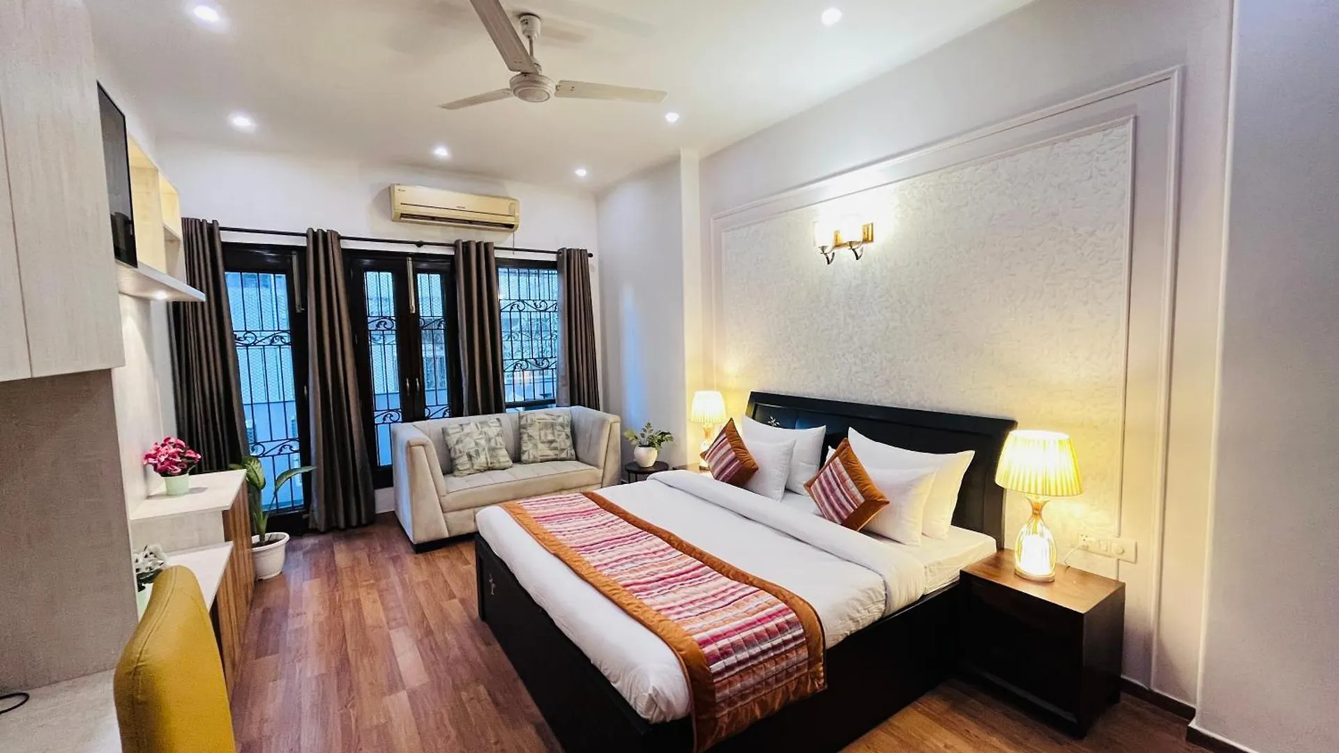 The South Manor Residency Near Aiims Hospital New Delhi Hotel