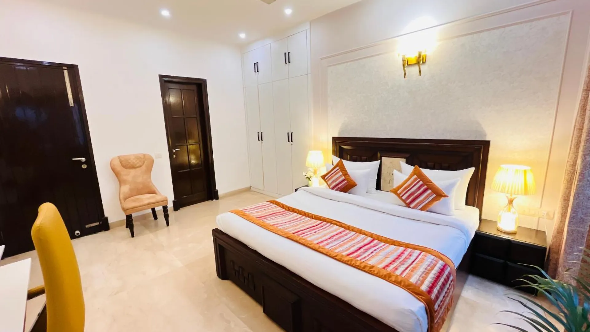 The South Manor Residency Near Aiims Hospital New Delhi Hotel
