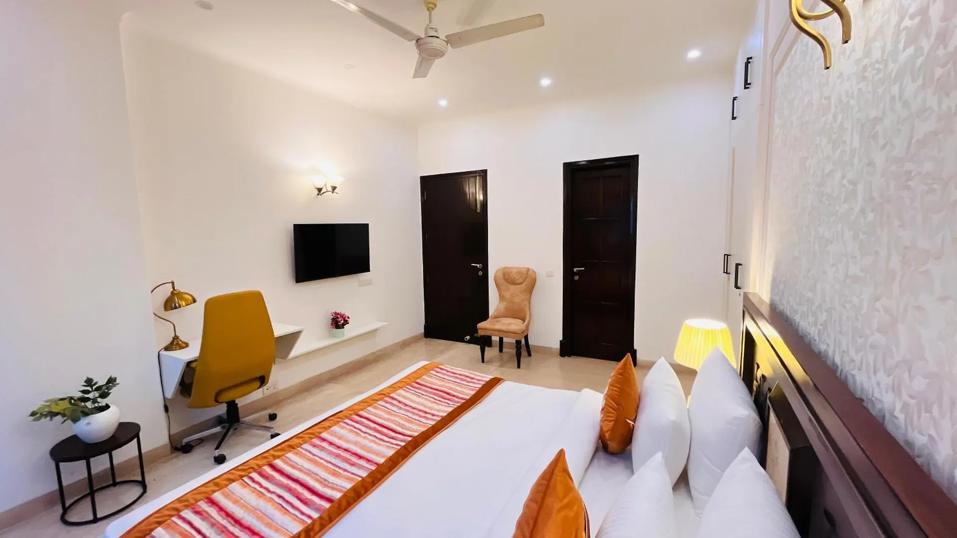 The South Manor Residency Near Aiims Hospital New Delhi Hotel 3*,