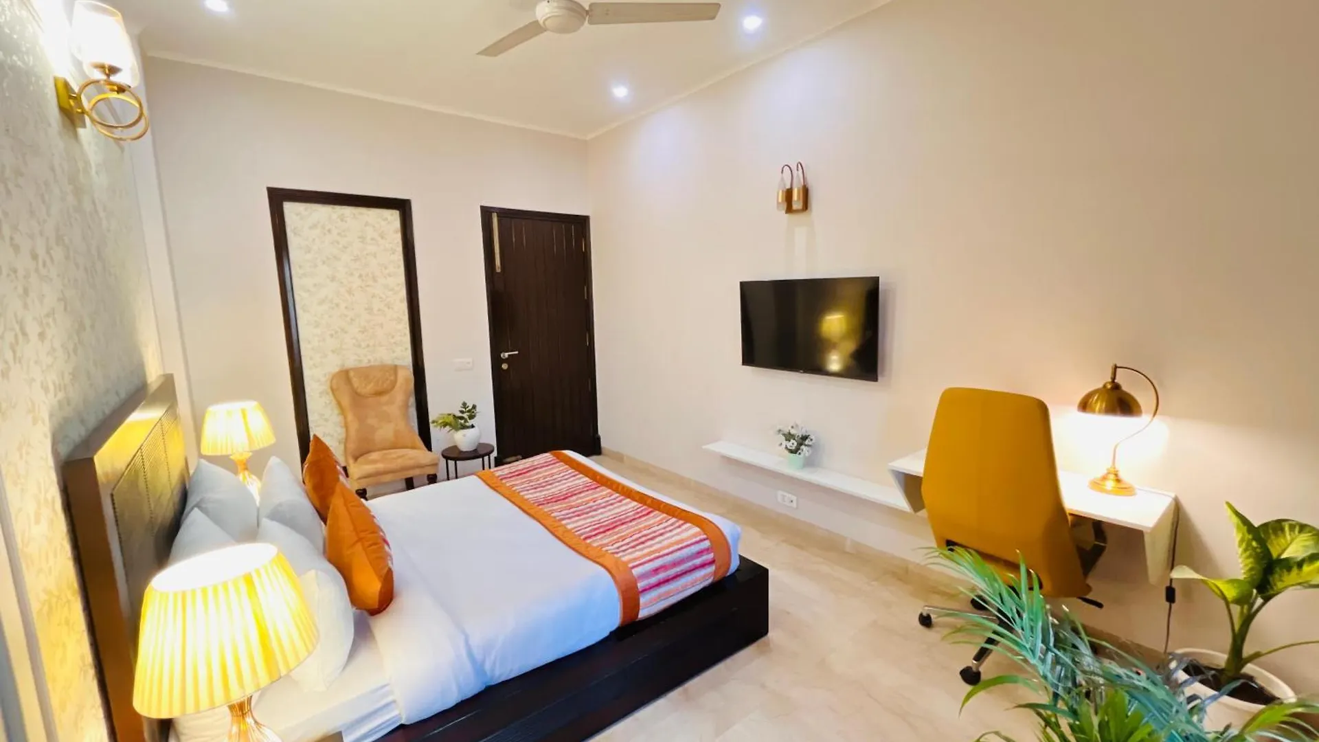 The South Manor Residency Near Aiims Hospital New Delhi Hotel
