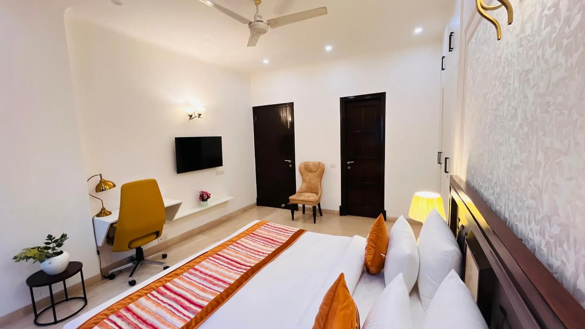 The South Manor Residency Near Aiims Hospital New Delhi Hotel
