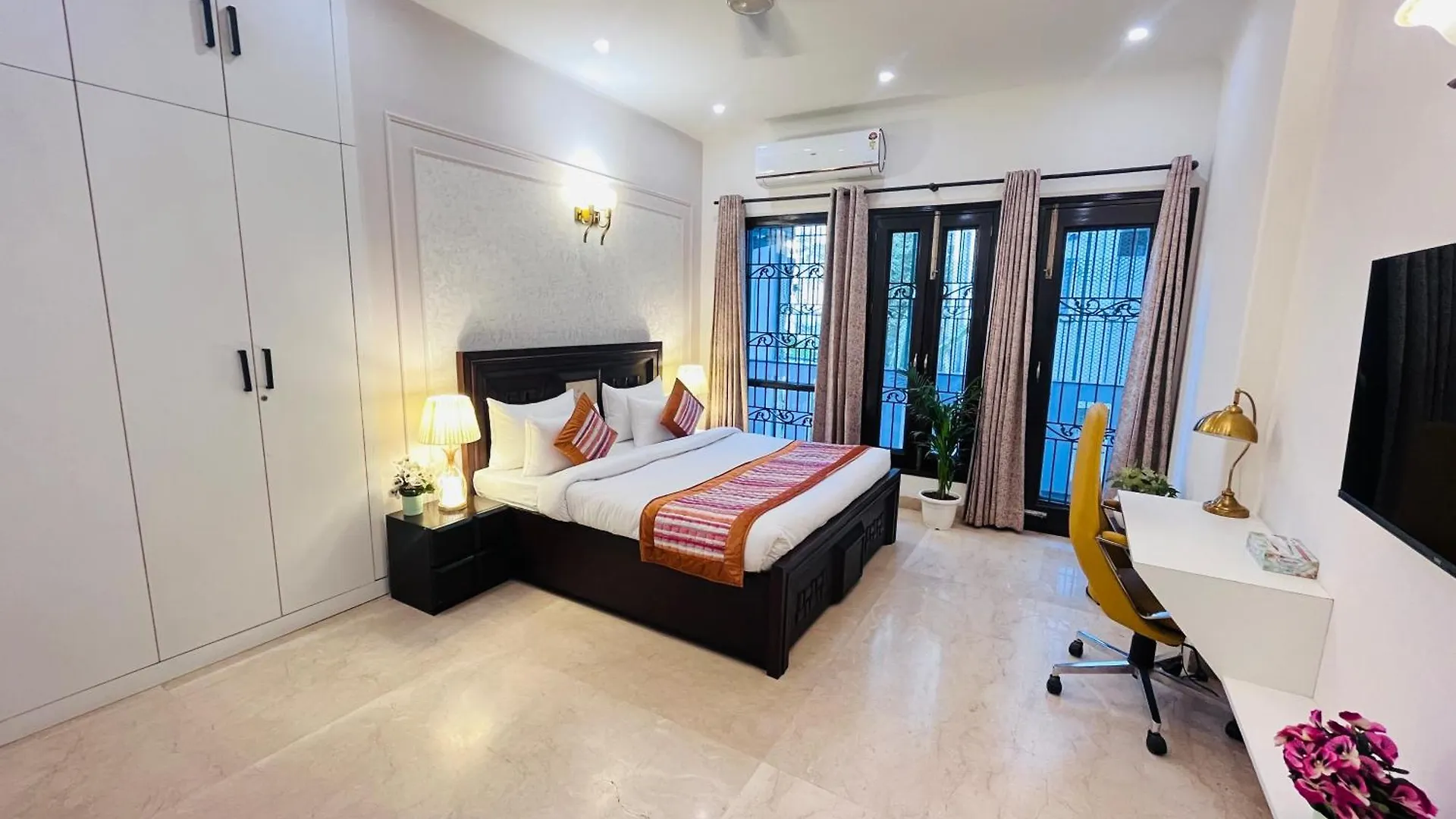 The South Manor Residency Near Aiims Hospital New Delhi Hotel