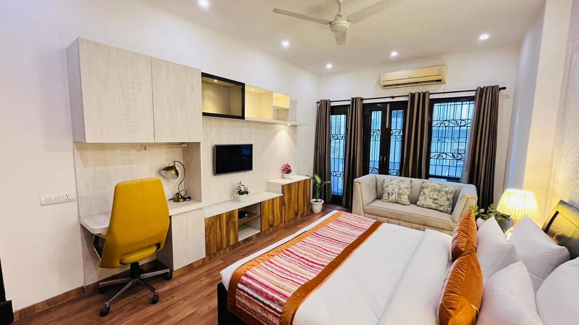The South Manor Residency Near Aiims Hospital New Delhi Hotel