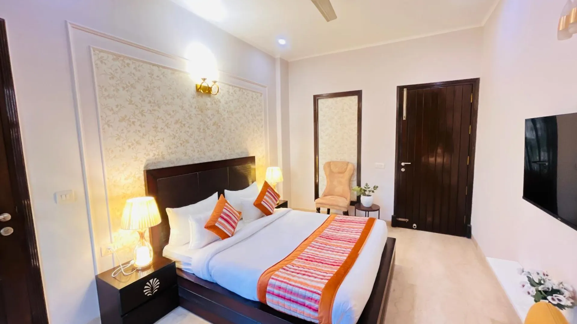The South Manor Residency Near Aiims Hospital New Delhi Hotel